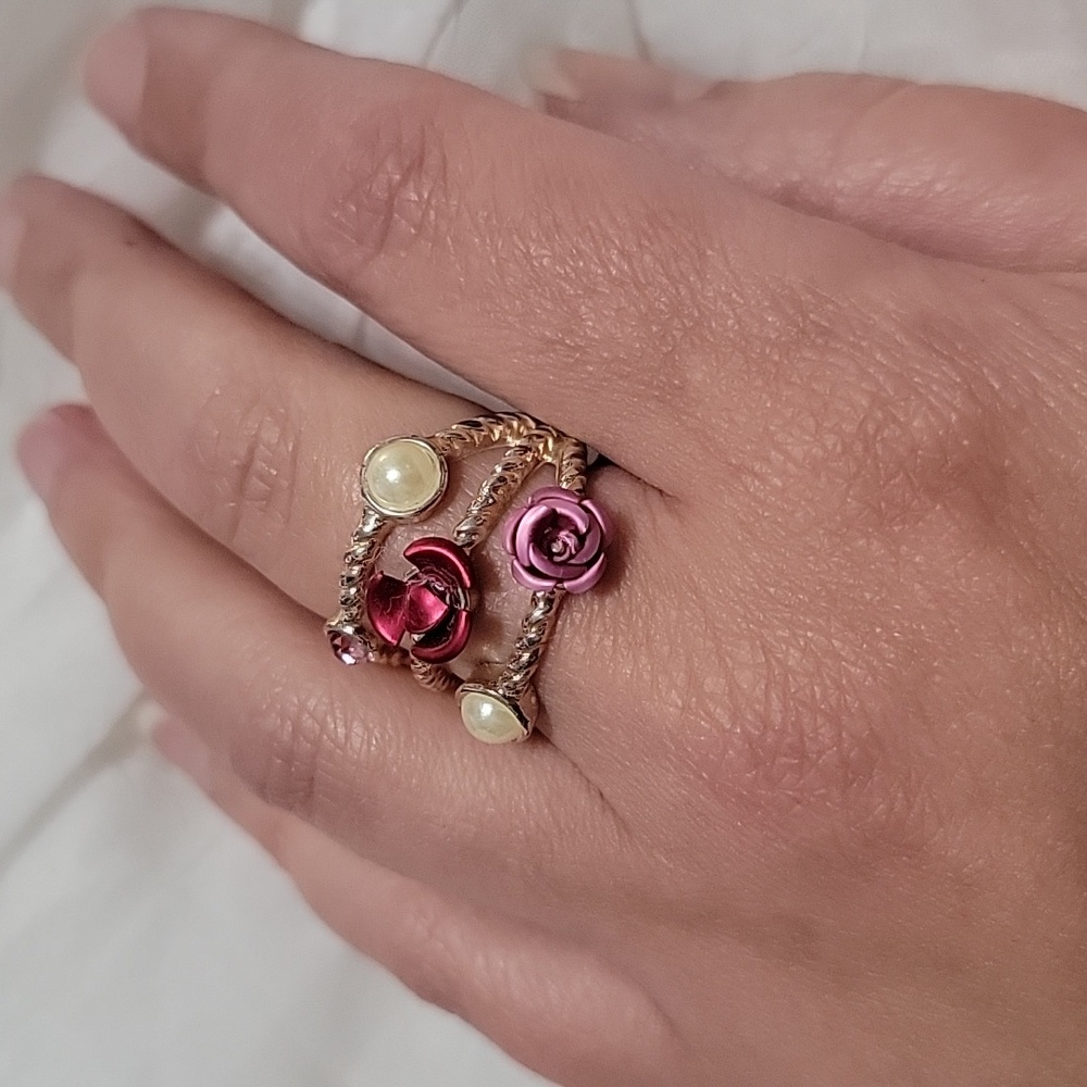 Silver and roses ring